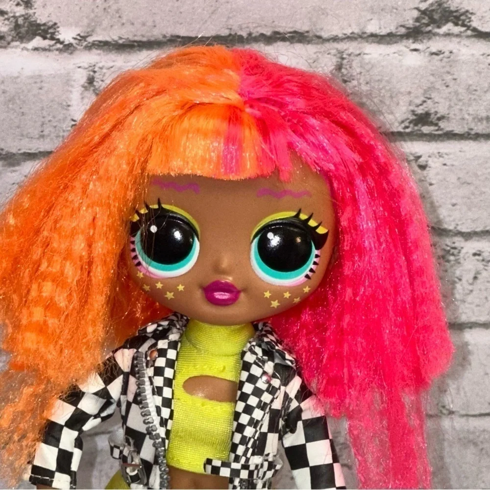 L.O.L. Surprise! LOL Surprise OMG NEONLICIOUS & CUTIE QT Dolls Bottle